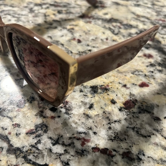 Stylish Brown Sunglasses with gold accent - Picture 2 of 4